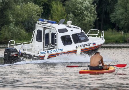 Москвич утонул в пруду во время катания с другом на сапборде