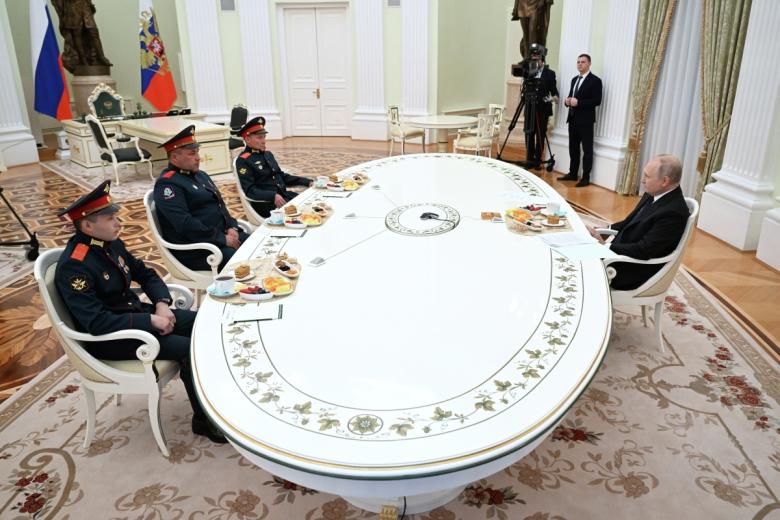 Президент РФ Владимир Путин во время встречи с награжденными военными – участниками специальной военной операции