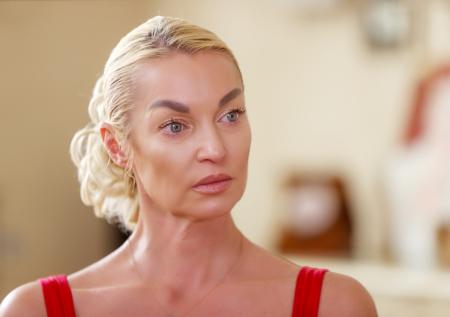 Волочкова избежала наказания за шпагат у истребителя