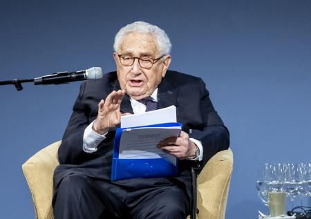 В Кремле рассказали, что с интересом ознакомятся с идеями Киссинджера