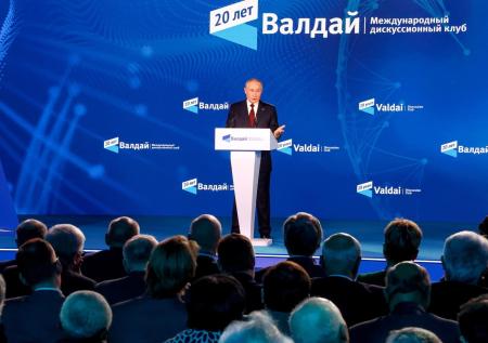 «Отшибают рога»: Путин раскрыл, хочет ли Россия отказаться от доллара