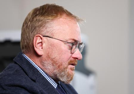 «Как мерзавец»: Милонов о признании Макроном мужского пола своей жены