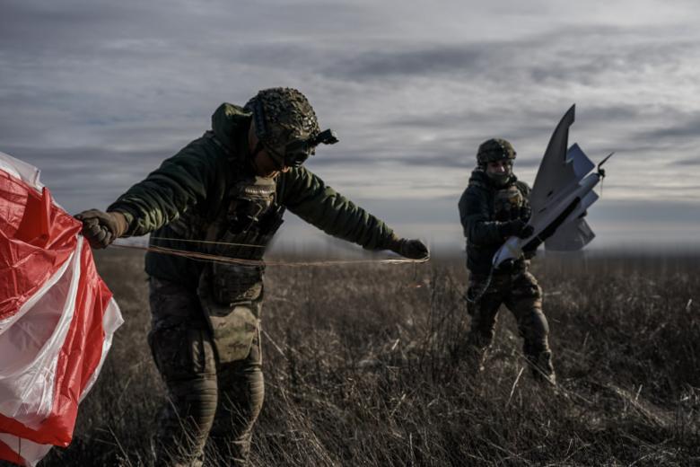 Военнослужащие вооруженных сил Украины в зоне боевых действий