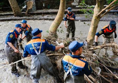 В Крыму двух женщин смыло потоком воды
