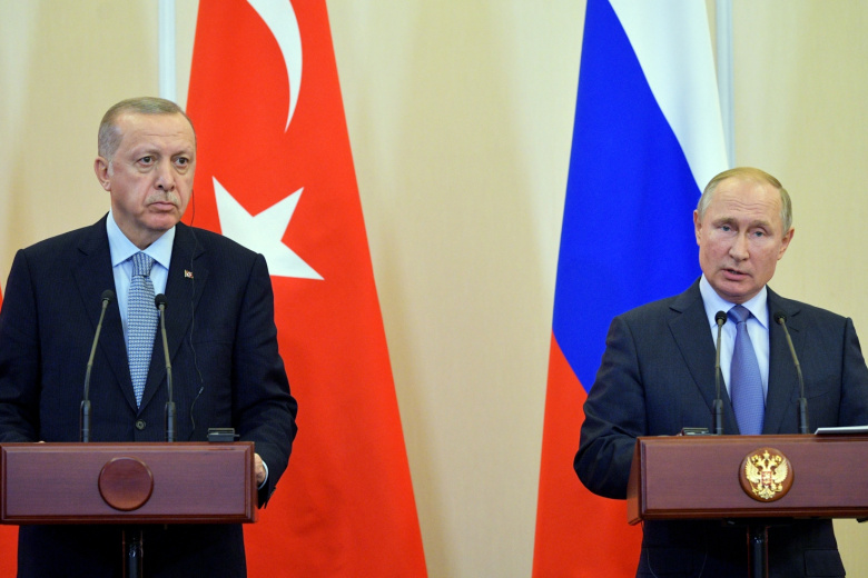 Президент РФ Владимир Путин и президент Турции Реджеп Эрдоган (слева) во время встречи