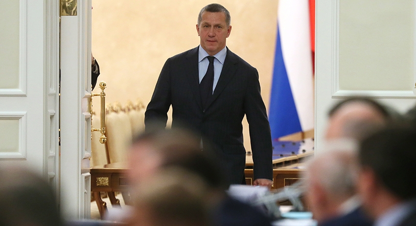 Заместитель председателя правительства РФ — полномочный представитель президента РФ в Дальневосточном федеральном округе Юрий Трутнев перед началом заседания правительственной комиссии по вопросам развития Дальнего Востока в Доме правительства РФ