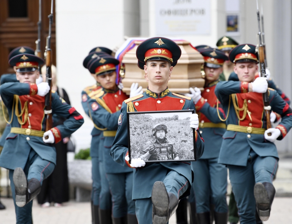 Россия. Екатеринбург. Во время прощания с военным корреспондентом РИА Новости Ростиславом Журавлевым, погибшим в зоне СВО