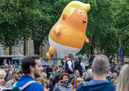 Злой «малыш Трамп» появился в небе над Лондоном