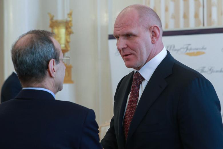Александр Карелин (справа)