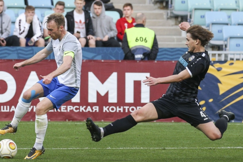 Евгений Песегов (слева)