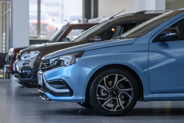 Работа дилерского центра по продаже автомобилей марки Lada в Москве