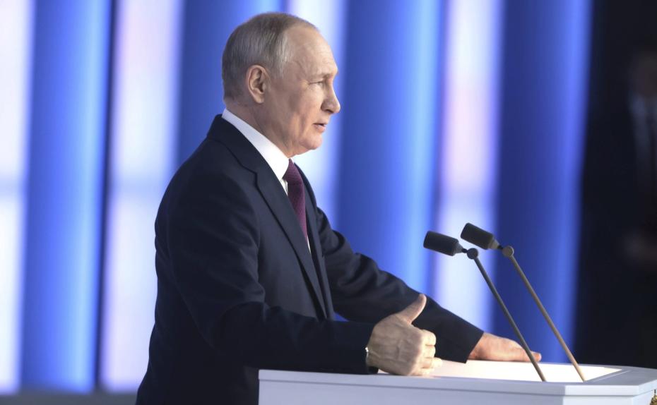 Президент РФ Владимир Путин выступает с ежегодным посланием Федеральному собранию