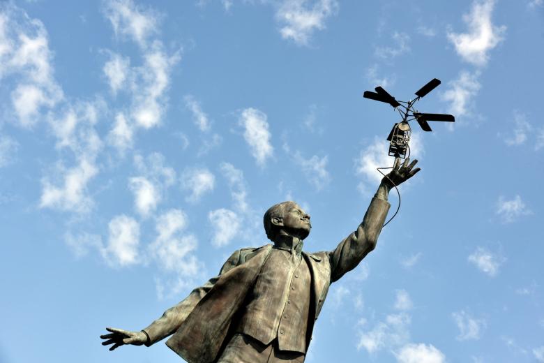 Памятник Игорю Сикорскому в Киеве