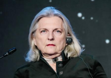 Экс-глава МИД Австрии посчитала неслучайным рождение Гитлера на ее родине