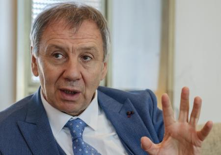 Марков заявил, что Франция продолжает обогащаться за счет Африки