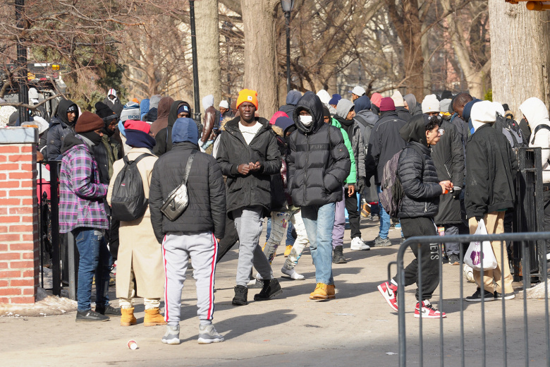 Нелегальные мигранты в Нью-Йорке