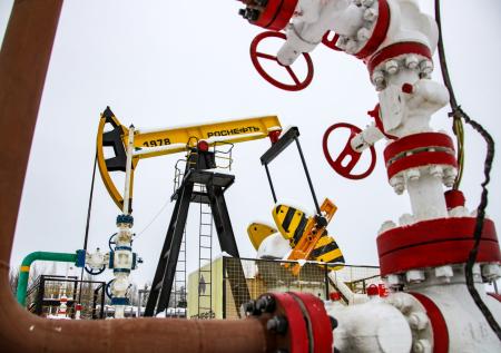 «Коммерсант»: Россия нарастила добычу нефти на 2% перед введением эмбарго