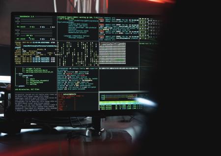 США обвинили Россию в кибератаках на разработки вакцин против COVID