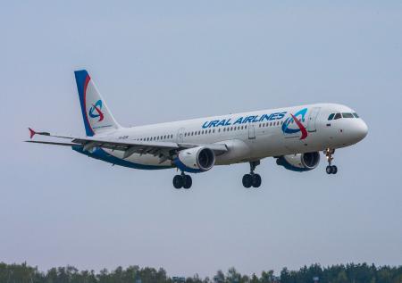 Самолет российской авиакомпании аварийно приземлился во Владивостоке