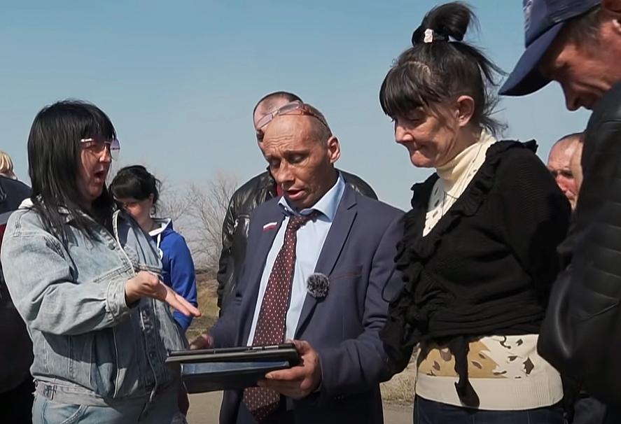 Кадр из шоу про вымышленного председателя Уссурийского района Виталия Наливкина