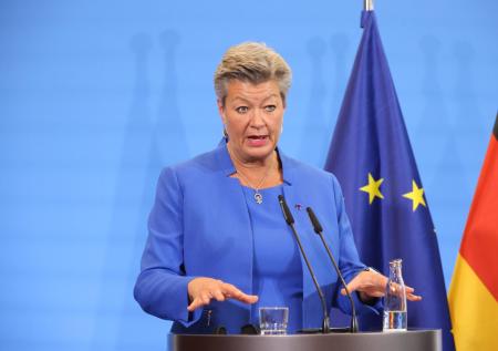 Названы категории россиян, которые смогут попасть в ЕС 