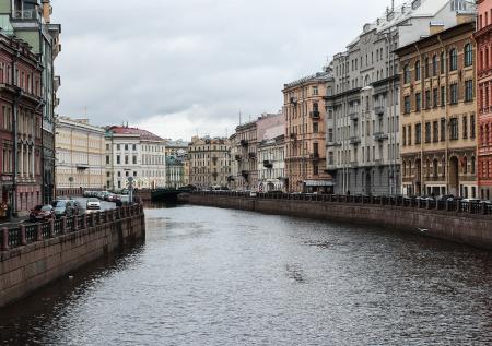 Петербуржец прыгнул в реку с моста на глазах у прохожих