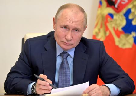 Путин разрешил изымать средства у семей чиновников-коррупционеров