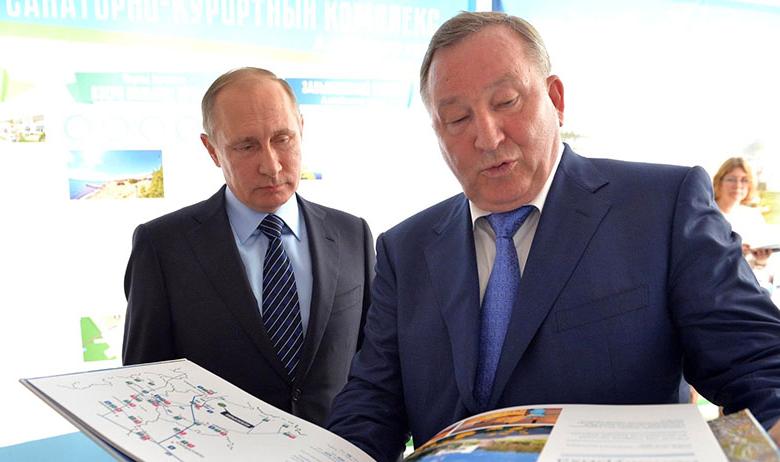 Президент России Владимир Путин и губернатор Алтайского края Александр Карлин