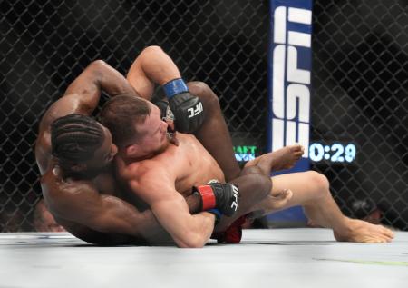 Чемпион AMC Fight Nights Бикрёв: ничья или победа Стерлинга, Ян проиграл