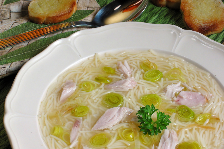 Куриный суп с лапшой