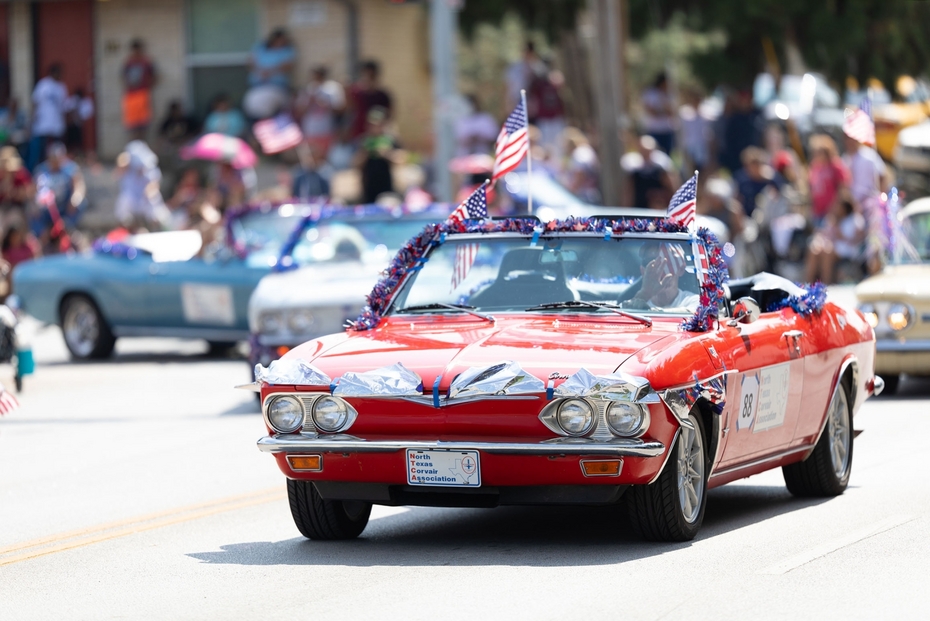 Один из самых крупных скандалов в 1960-х годах спровоцировал автомобиль Chevrolet Corvair, который на больших скоростях внезапно терял управление