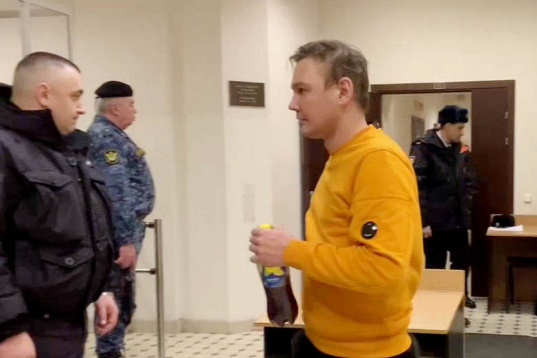 Тесли (настоящее имя — Максим Моисеев)