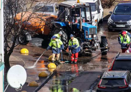 Улицы в Москве помоют шампунем после зимы