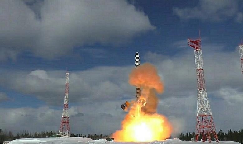 Запуск сверхтяжёлой термоядерной вооружённой межконтинентальной баллистической ракеты "Сармат"