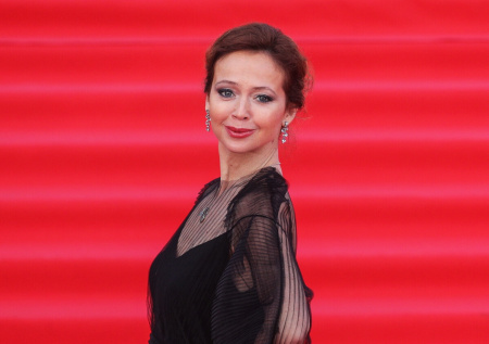 «Смогла осуществить мечту»: Елена Захарова станцевала на песке в бикини