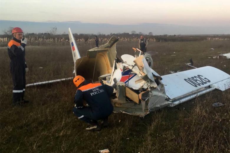 В районе аэродрома ДОСААФ под с. Гизель упал одномоторный частный самолет