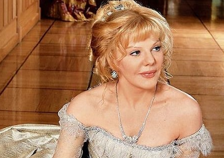 Александра Захарова