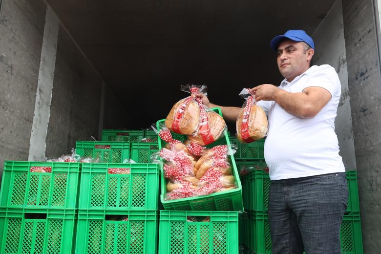 Баку направил армянам Карабаха гуманитарную помощь с вещами первой необходимости