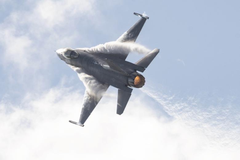 Истребитель F-16