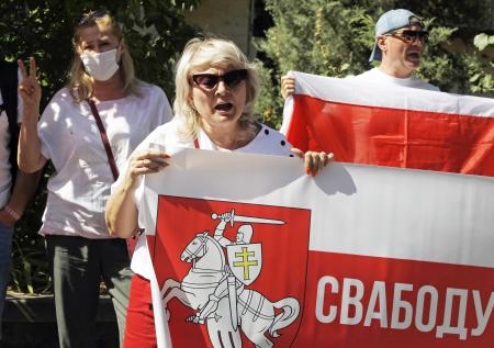 Министр обороны Белоруссии обвинил Запад в попытке смены власти