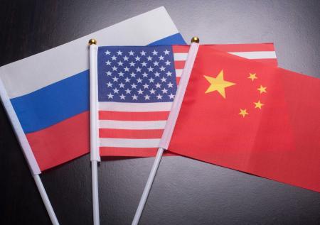 Foreign Affairs: США жертвуют демократией ради гонки с Россией и Китаем 