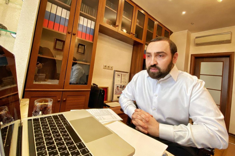 Султан Хамзаев