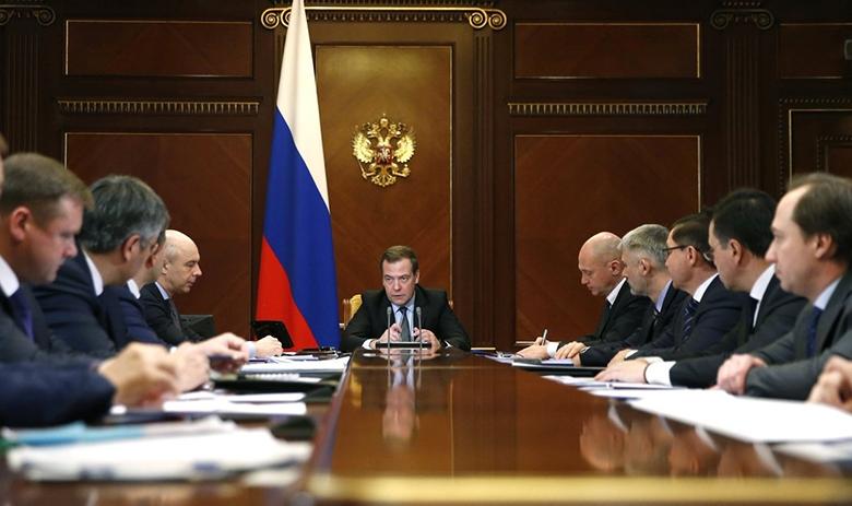 Дмитрий Медведев на встрече с кабмином