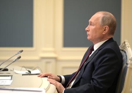 Путин присвоил звания Героя Труда пятерым россиянам