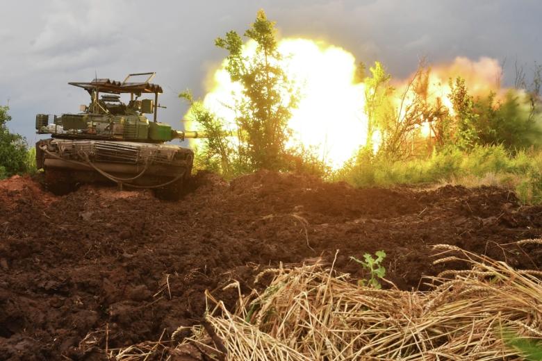 Танк Т-80 военнослужащих ВС РФ 200