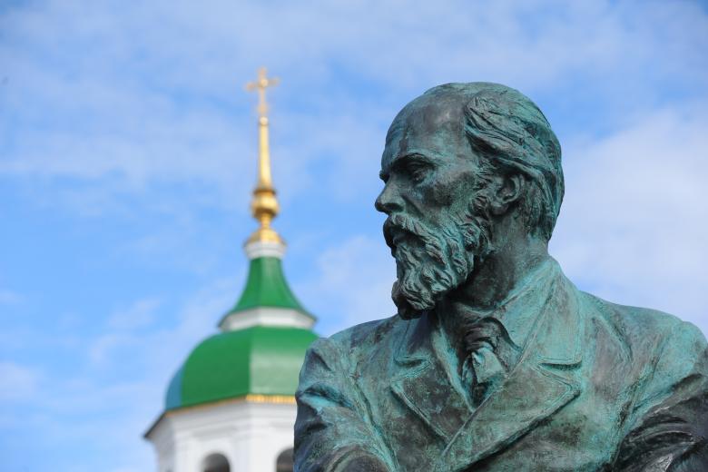 Памятник Достоевскому