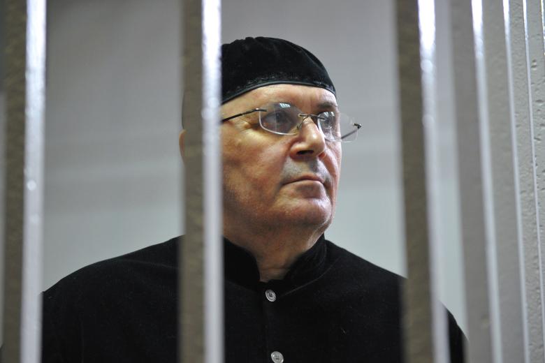 Глава чеченского отделения правозащитного центра "Мемориал" Оюб Титиев, обвиняемый в хранении наркотиков, на заседании Шалинского городского суда, где рассматривается вопрос об избрании ему меры пресечения