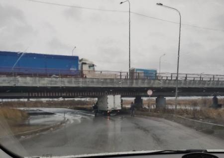 Питерский «мост глупости» остановил очередную «Газель»