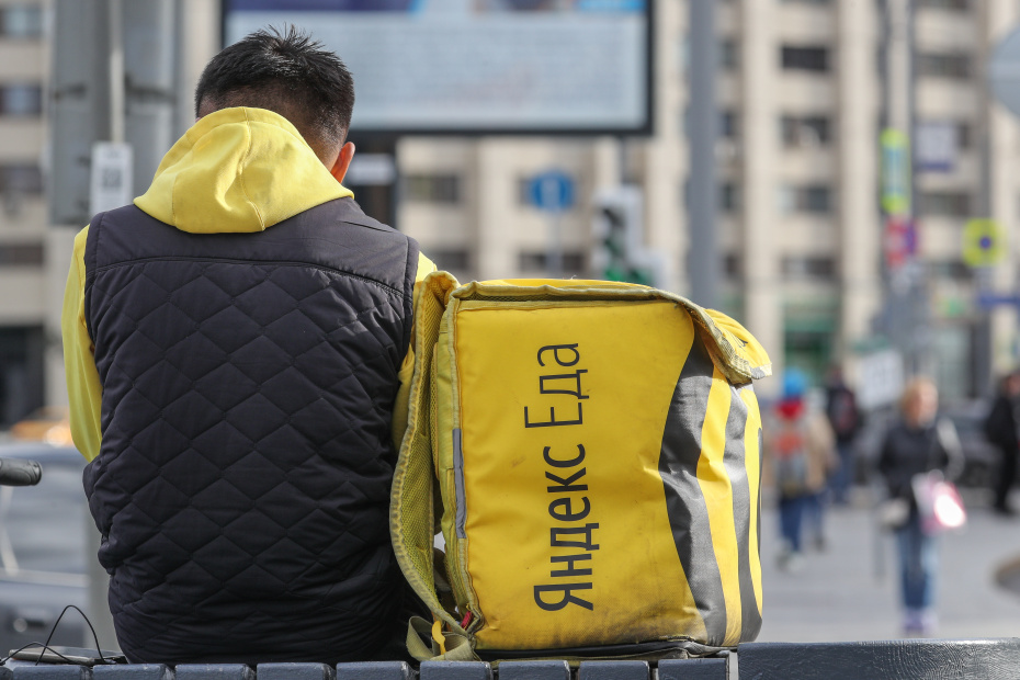 Курьер сервиса «Яндекс.Еда»