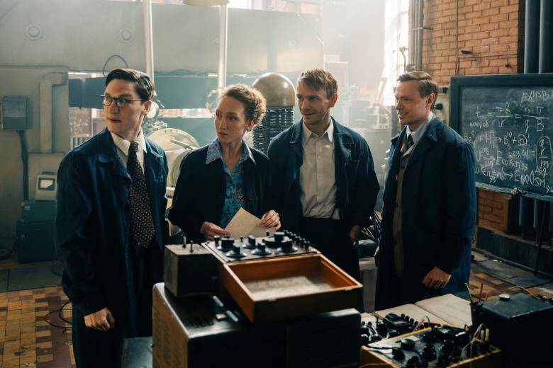 Кадр из сериала «Атом»